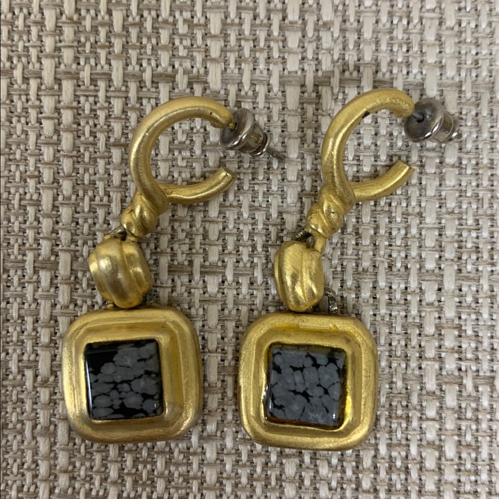 ROXANNE ASSOULIN Vintage Brushed Matte Gold Tone Dangle Earrings Black Gray